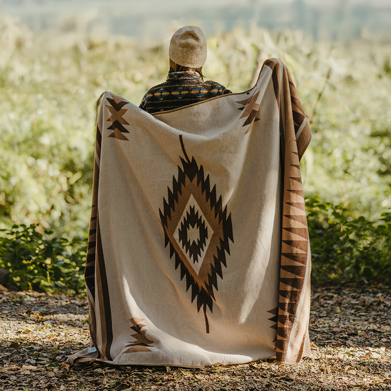 Naturehike vlněná deka s geometrickým vzorem - 1950g - světle hnědá